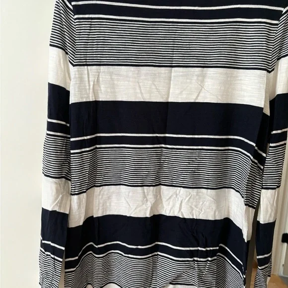 BANANA REPUBLIC • LONG SLEEVE • WOMENS • LARGE • NAVY AND WHITE STRIPES - Picture 3 of 3